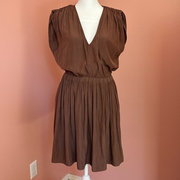 Aritzia Wilfred Brown buttery soft short pleated flowy dress size medium - Picture 3 of 8